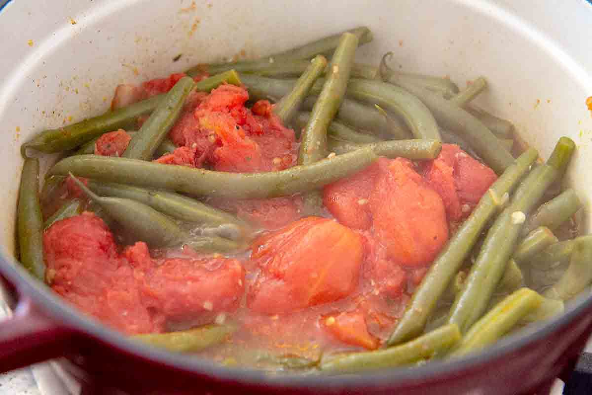 green beans tomato and bacon cooked in pot