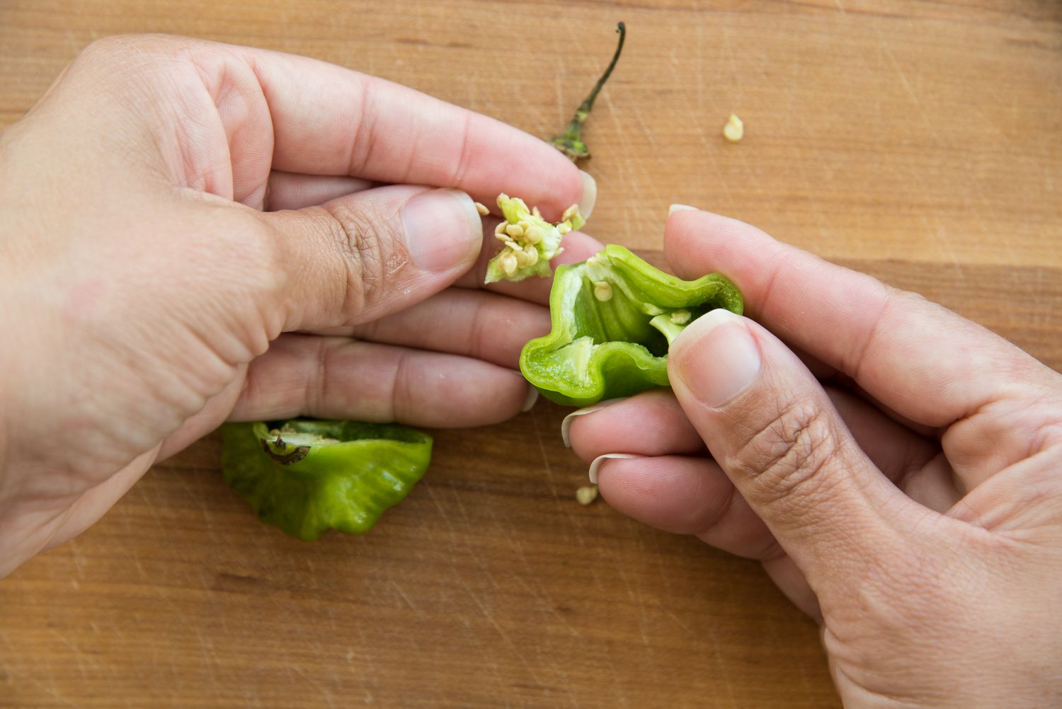 Remove Seeds from Ajies for Recaito