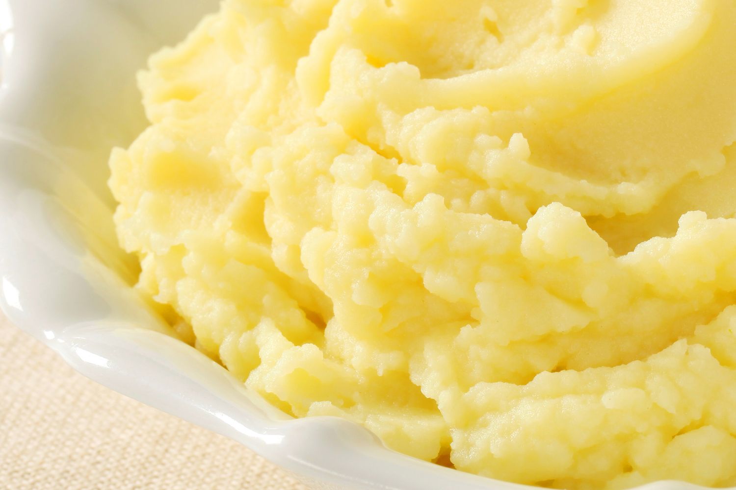 A dish of mashed potatoes in a white bowl