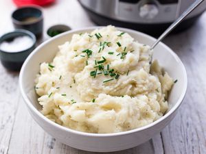 Instant Pot Mashed Potatoes in a bowl with chives