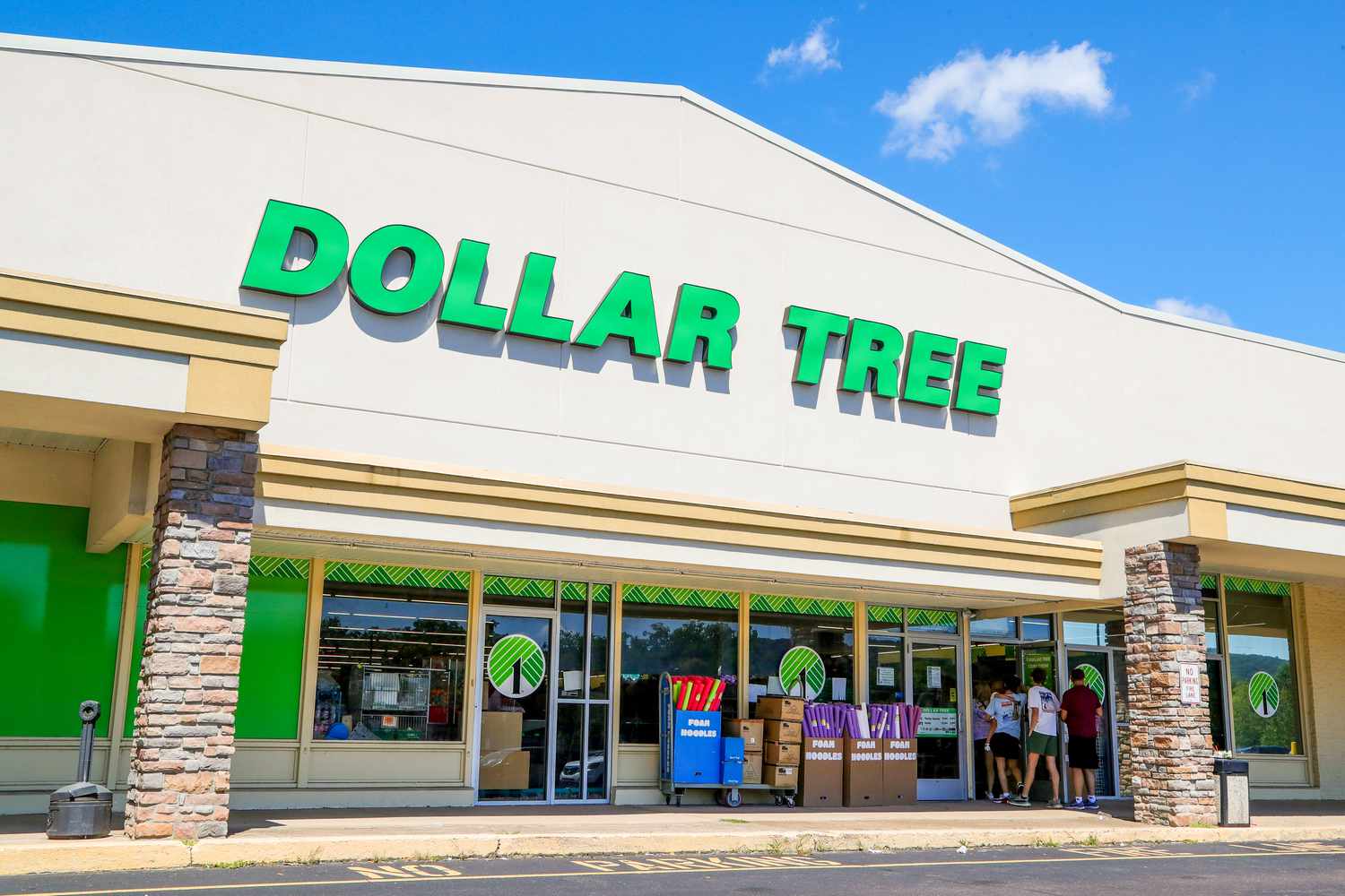 Dollar Tree storefront