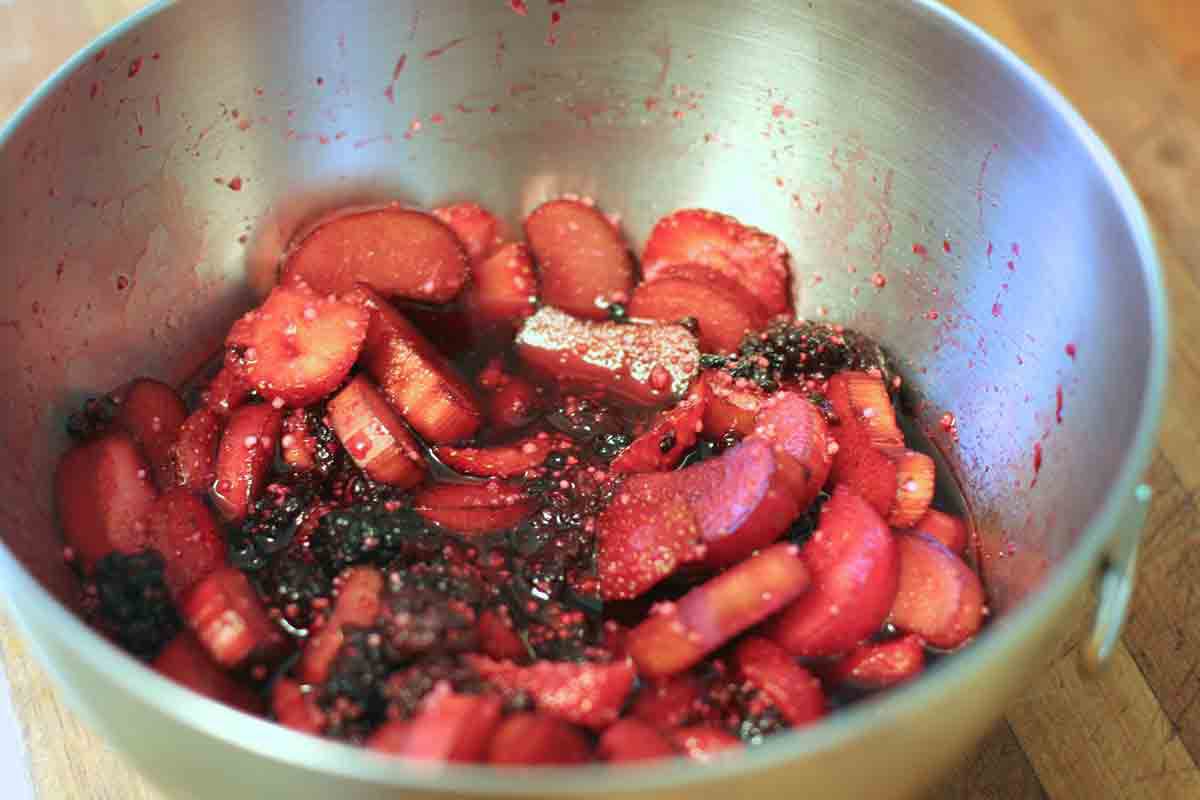 rhubarb berry pie filling in bowl