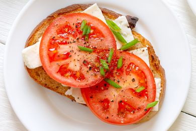 tomato sandwich