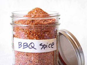 Rib rub recipe in a jar with a bbq spice label on jar