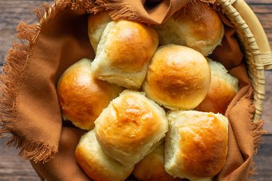 quick dinner rolls in a basket
