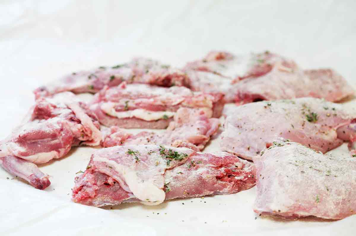 sprinkle rabbit pieces with herbs and flour