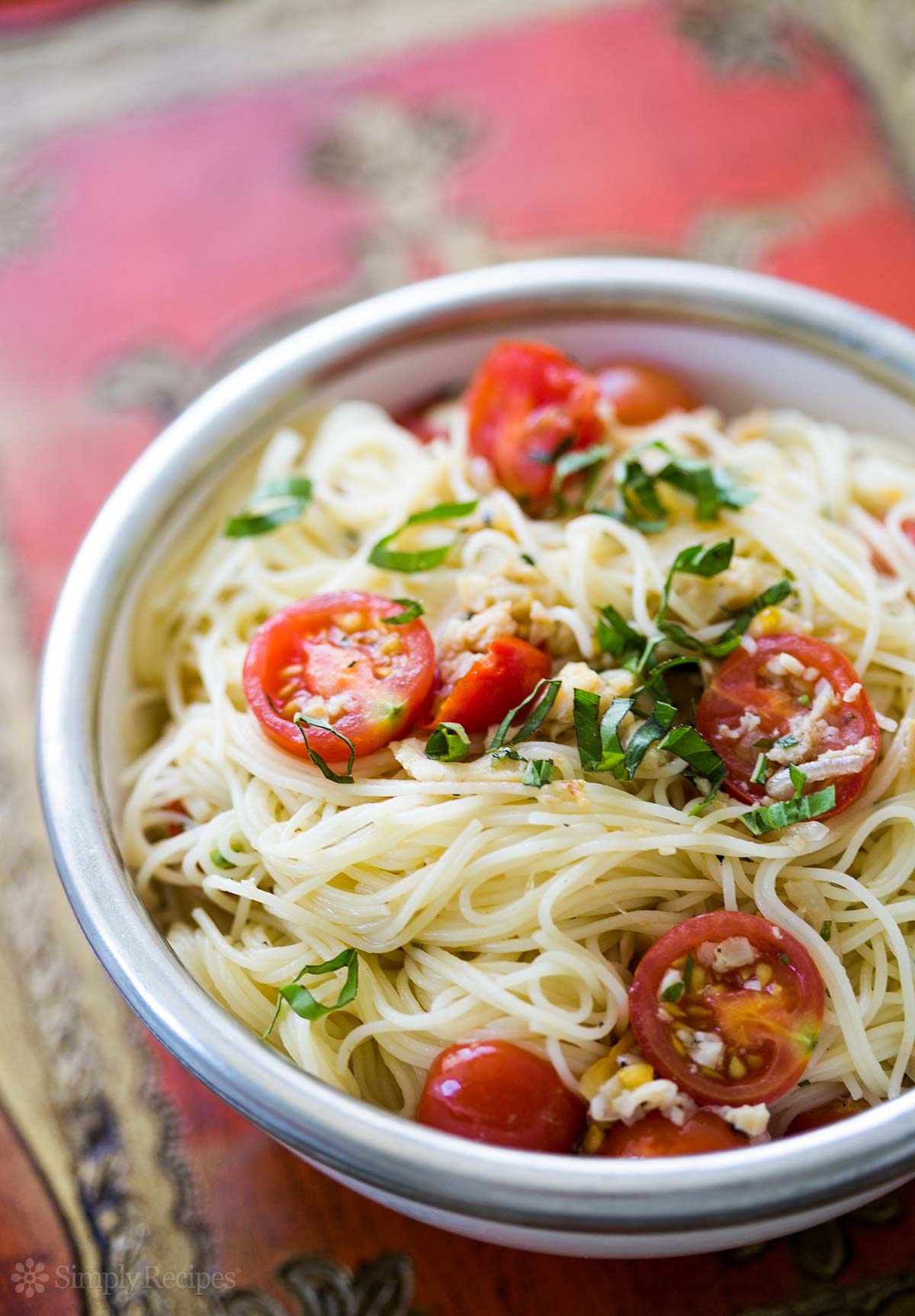Angel Hair Pasta with Clams and Cherry Tomatoes