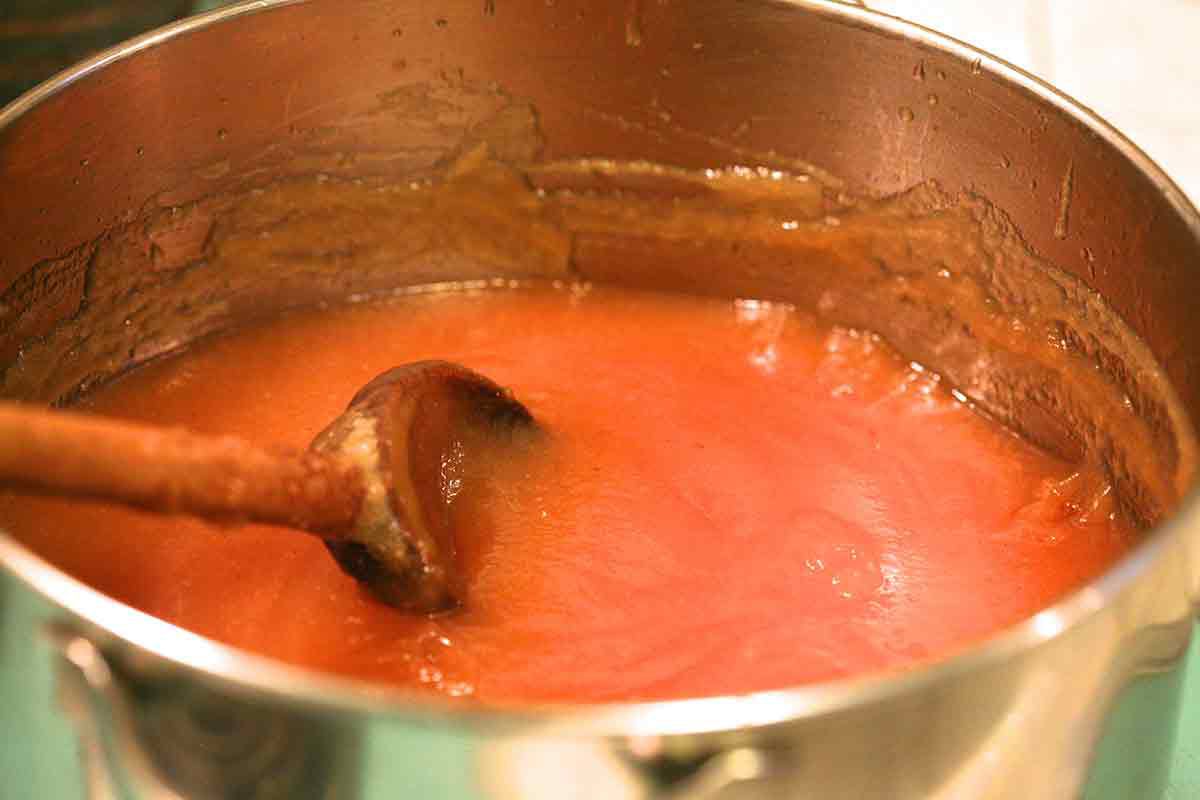 cook quince puree until rosy pink