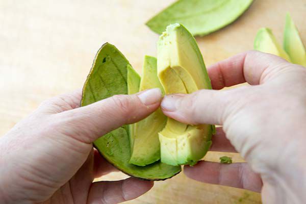 slicing-avocado-method-3a