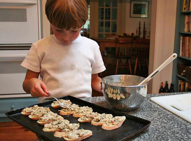 alden-making-crostini-800