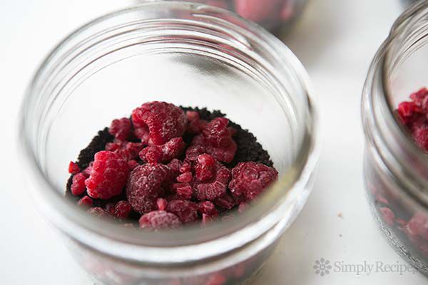 mason-jar-raspberry-cheesecake-method-11