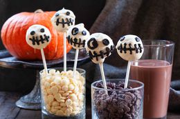 Skeleton Cake Pops