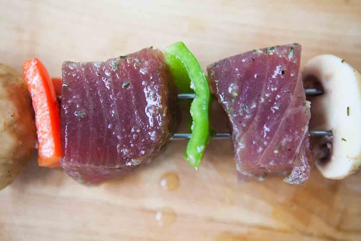 grilled-tuna-kebabs-method-1