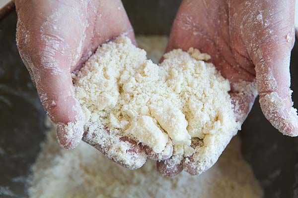 smoked-salmon-quiche-method-600-1