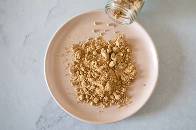 Ground ginger on a pink plate