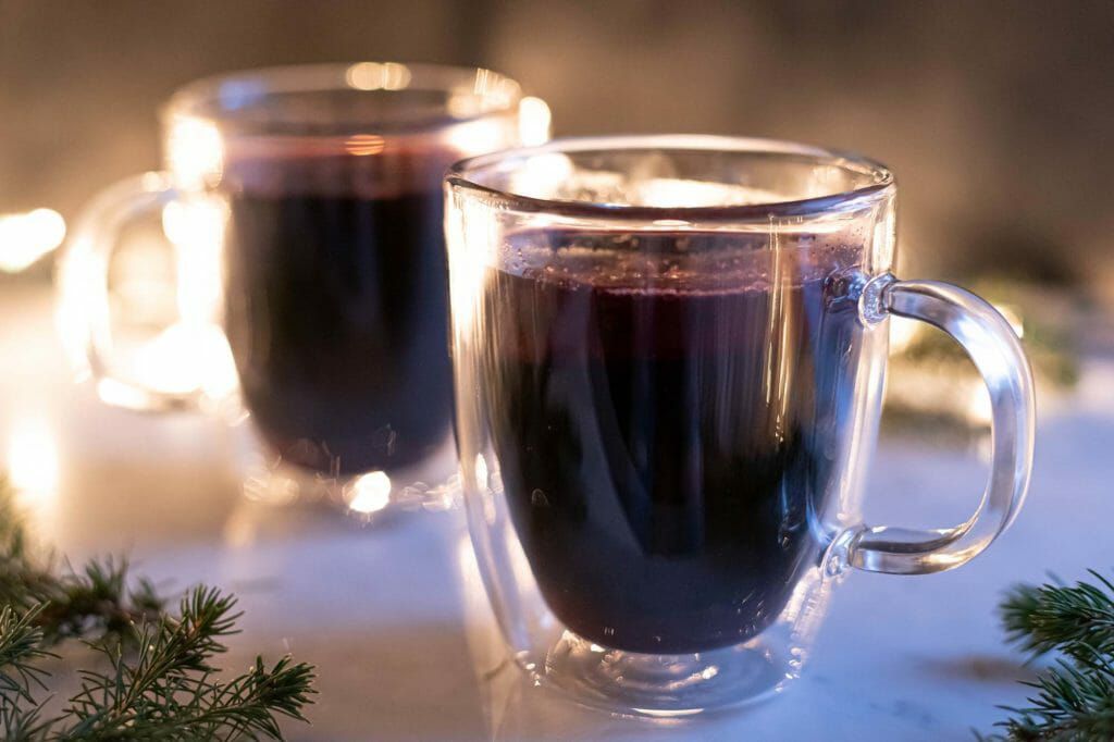 Spiced mulled wine in the slow cooker