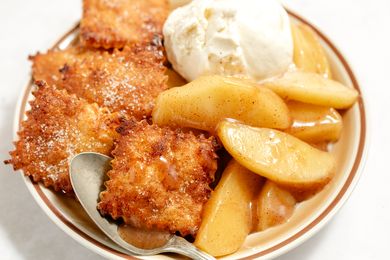 short-cut apple pie in a bowl with a spoon (close-up)