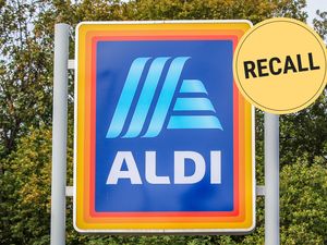 A sign with the Aldi logo and a yellow label reading recall overlayed