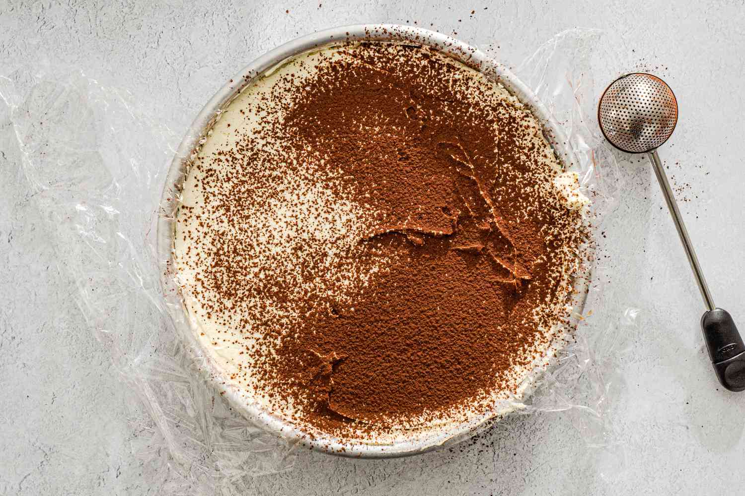 Dust filling with cocoa powder.
