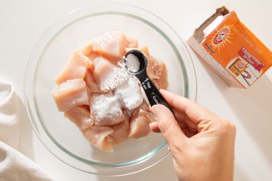 Sprinkling baking soda on top of chicken to velvet it