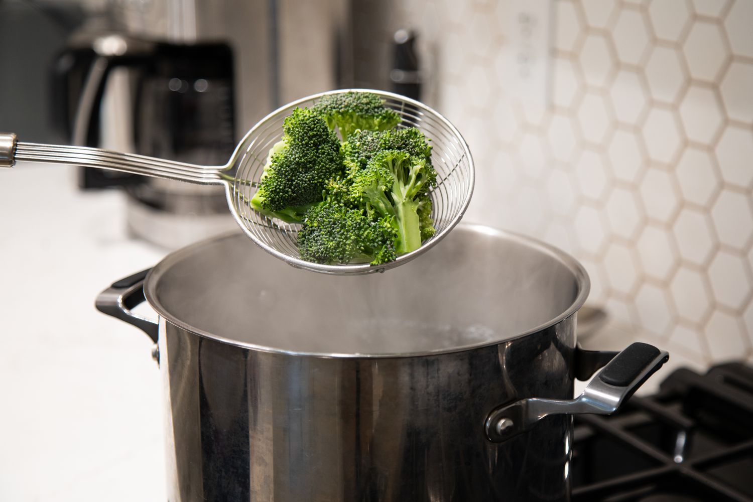Blanching broccoli florets to make Broccoli Salad