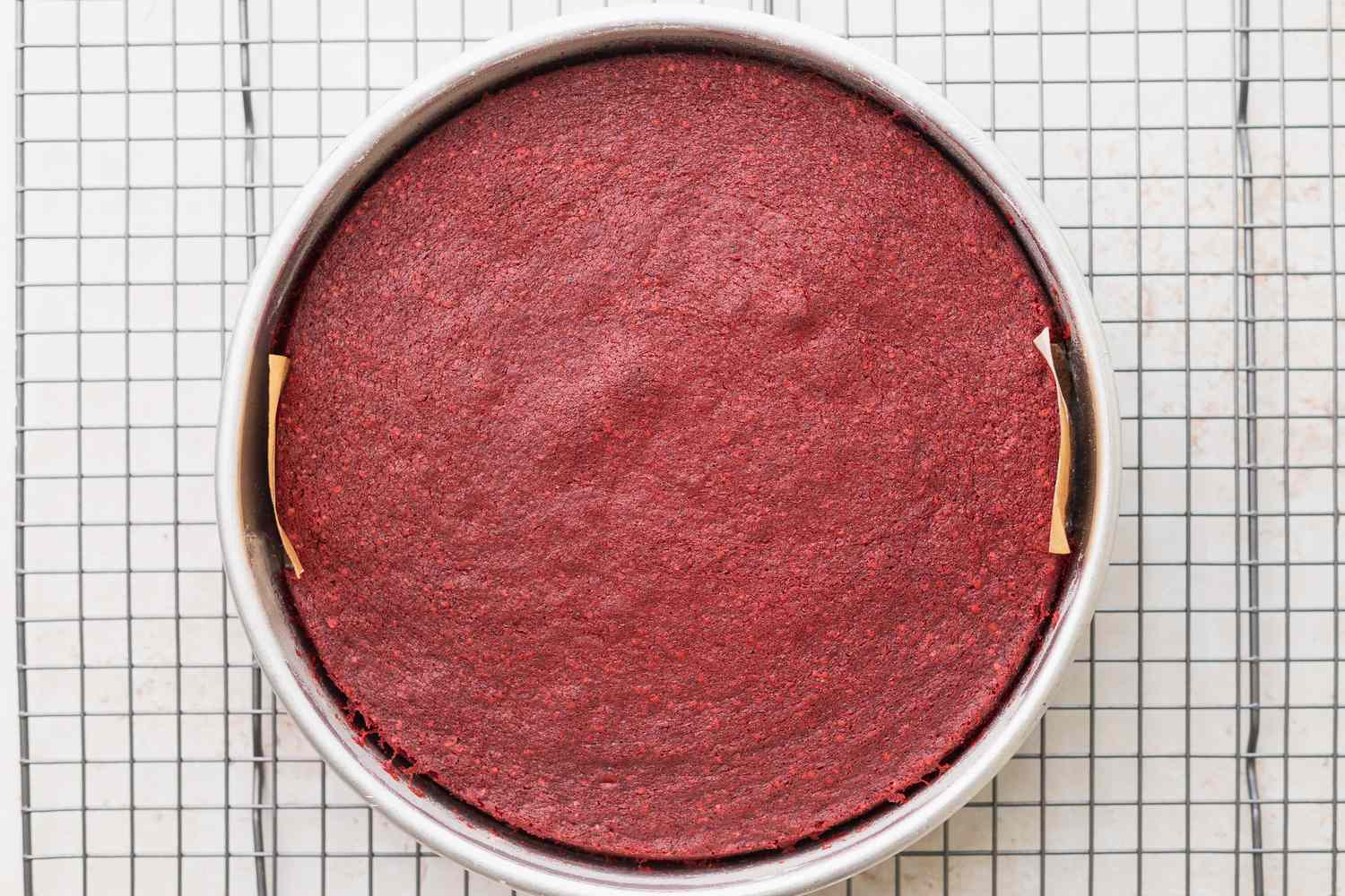 Cool the red velvet cakes 
