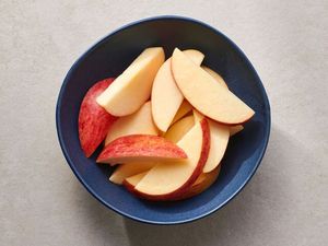 A bowl of sliced apples