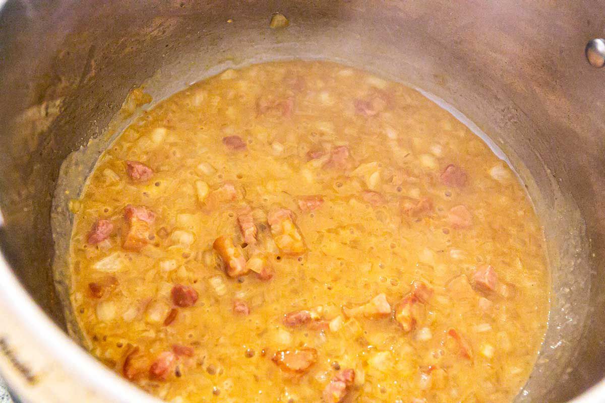 Golden roux for new england clam chowder