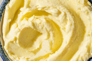 A bowl of creamy mashed potatoes