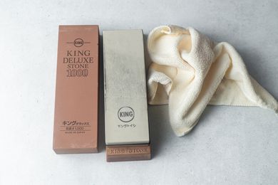 Whetstone with cloth