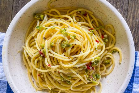 Spaghetti Aglio e Olio with garlic