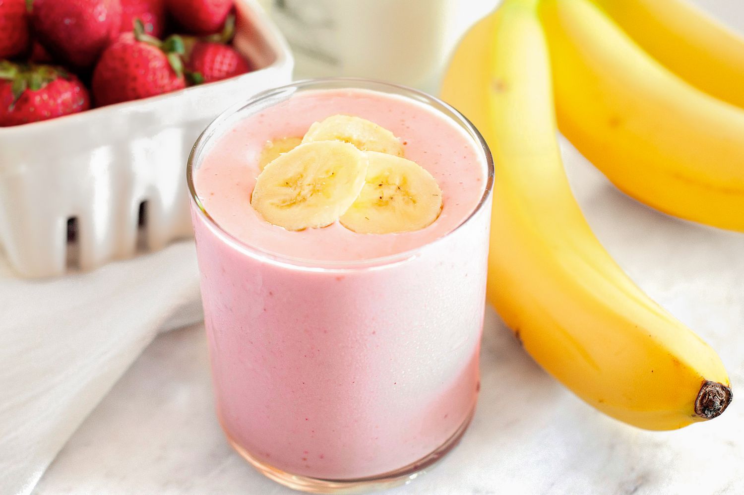 Smooth strawberry banana smoothie