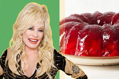 Dolly Parton and a plate with cranberry salad in a molded form