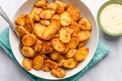 Bang bang potatoes (potatoes in one bowl, sauce in another bowl next to the potatoes)