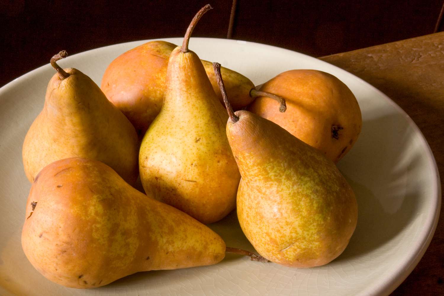 Pears in a white bowl