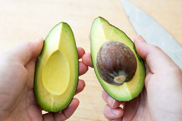 how-to-cut-avocado-method-3