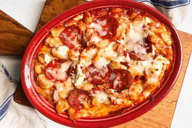 Pizza beans in a red casserole