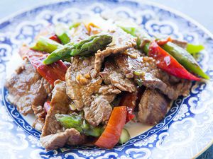 Flank Steak Stir Fry with Asparagus and Red Bell Pepper