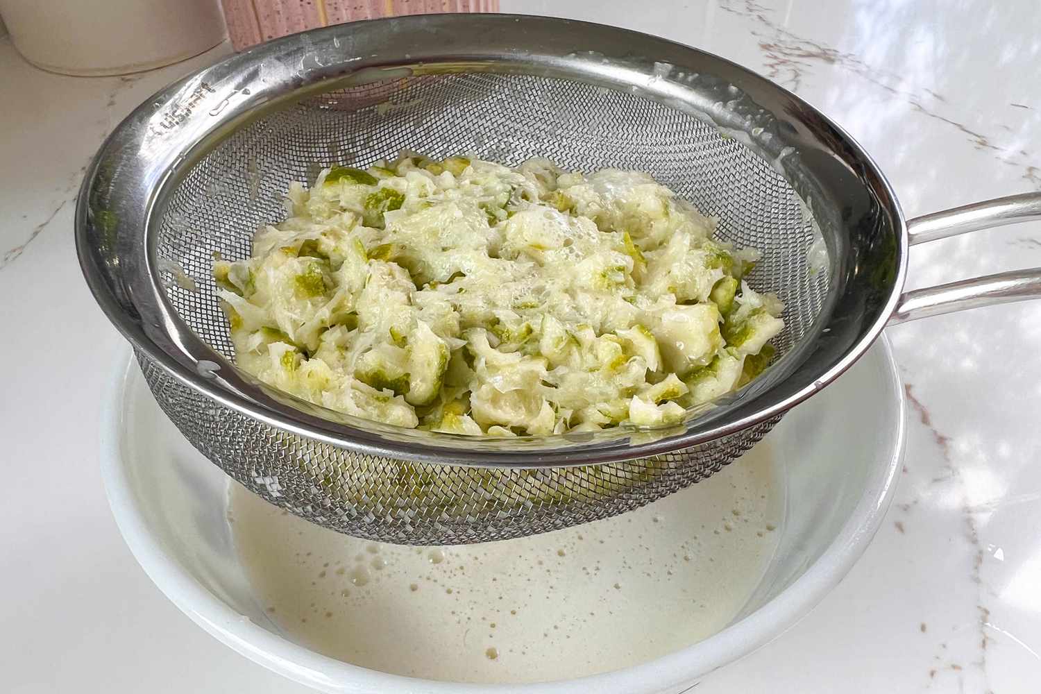 limonada through sieve