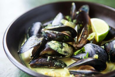 Easy Coconut Curry Mussels