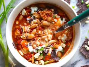 Bowl of buffalo chicken chili with toppings