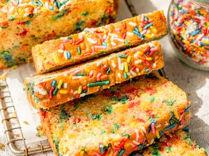 ice cream bread slices on a wire rack, and in the surroundings, a jar with sprinkles on the counter