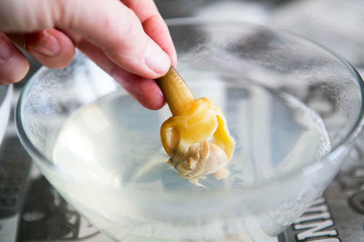 How to eat steamers - dipping steamed clams in hot broth