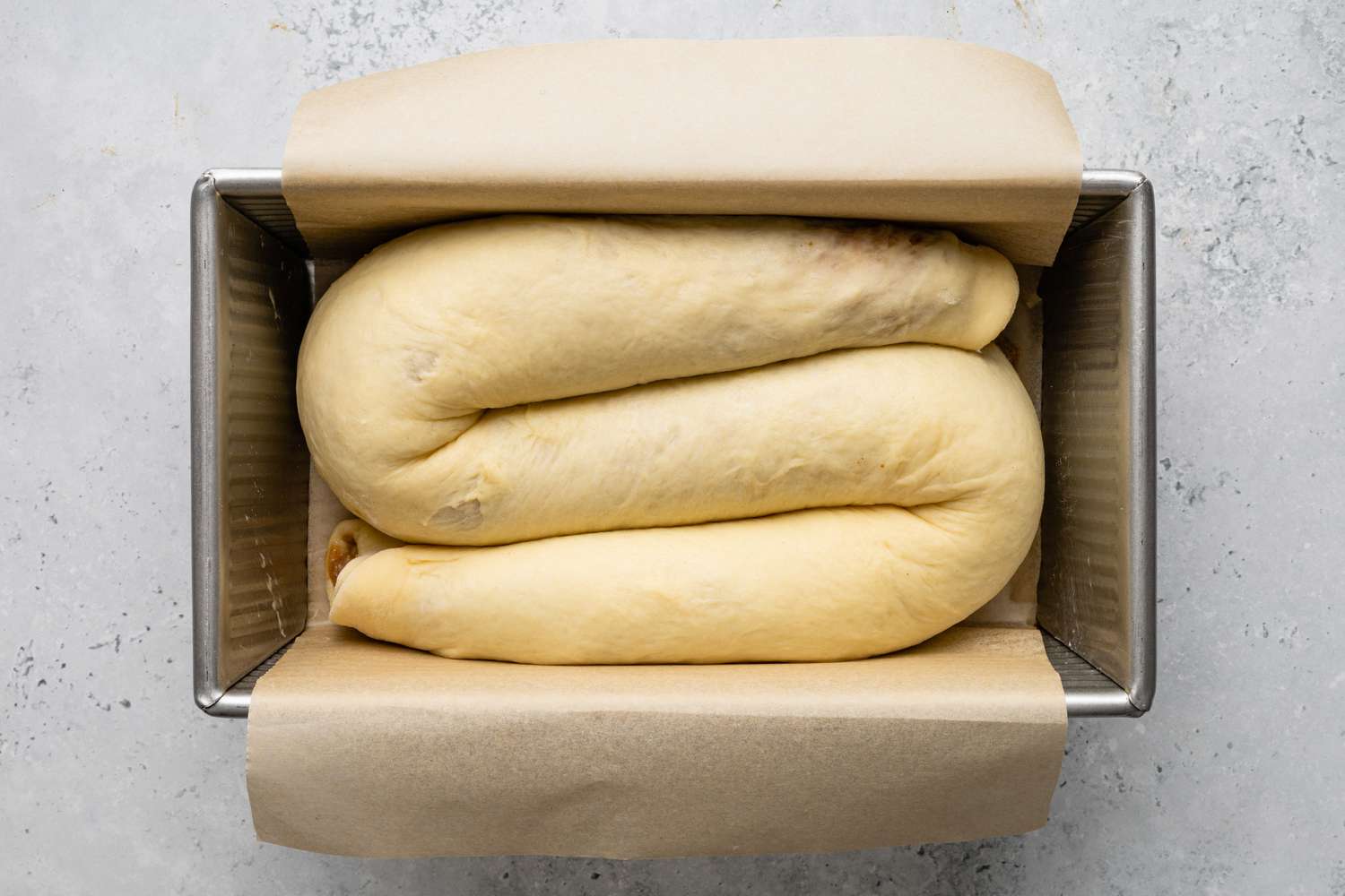 Shape Povitica in Pan