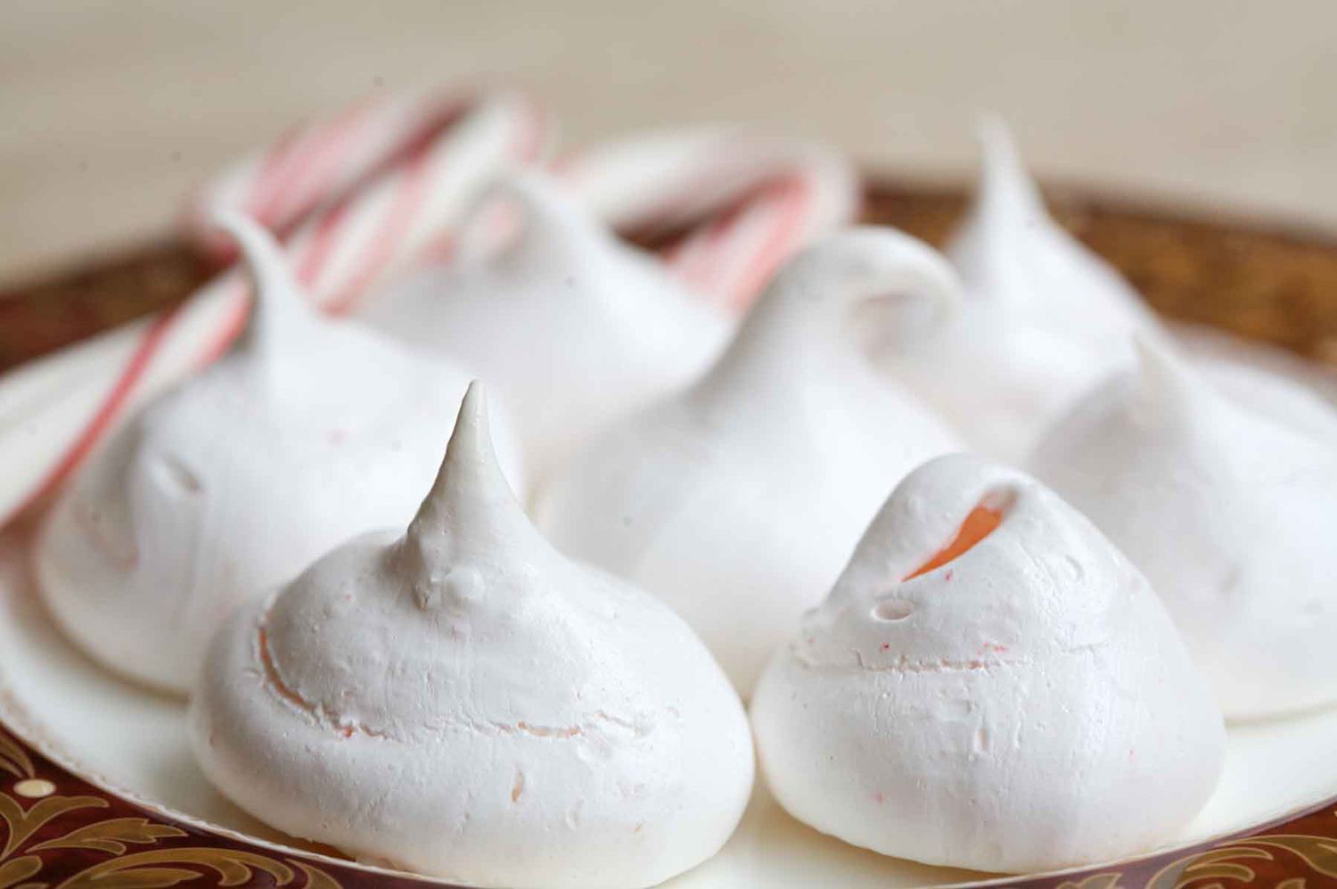 Peppermint Meringue Cookies