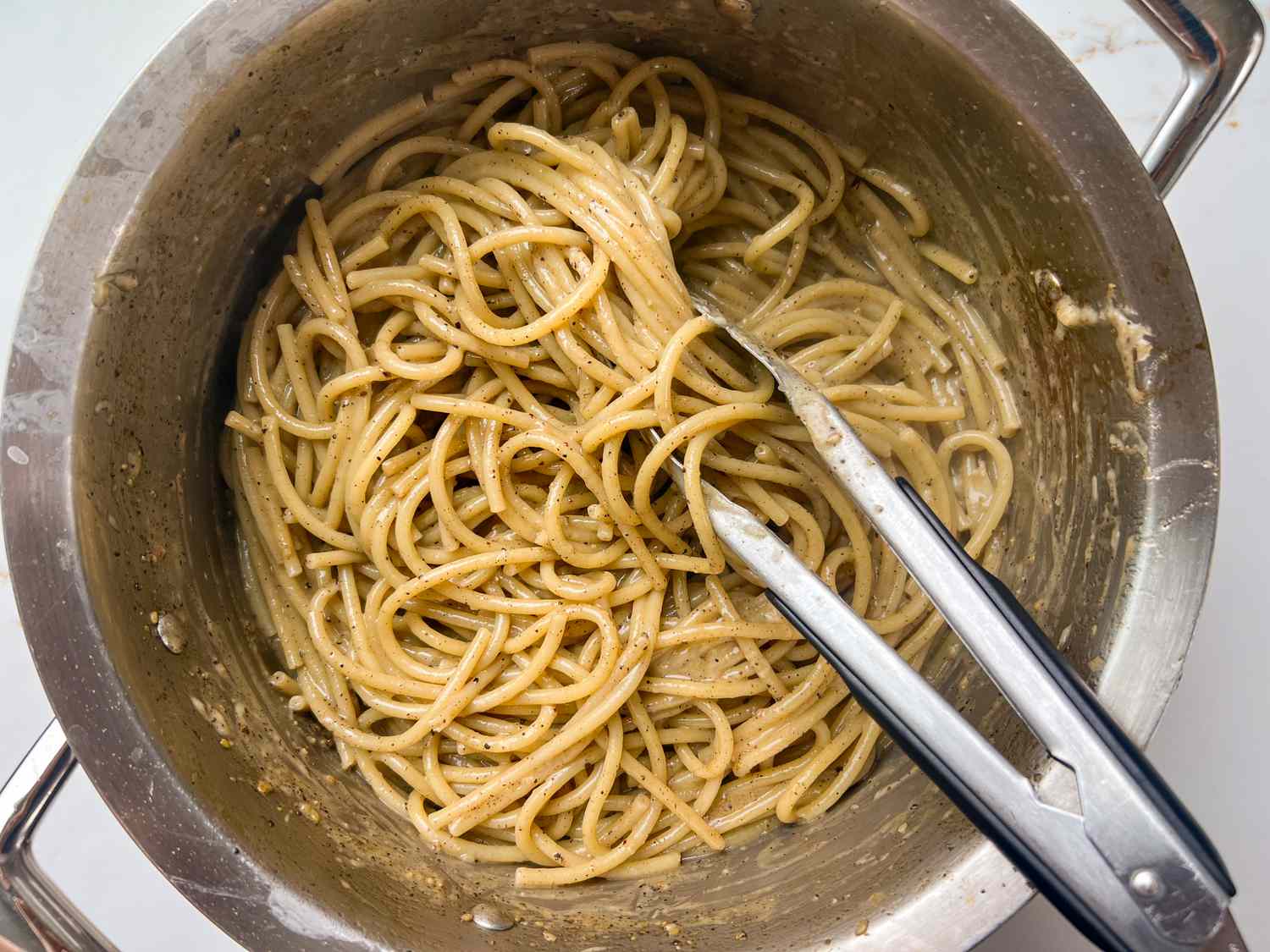 Za'atar cacio e pepe in a pot