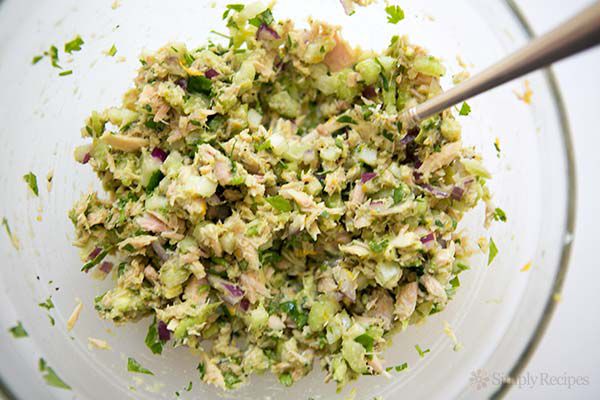 avocado-tuna-salad-method-600-2