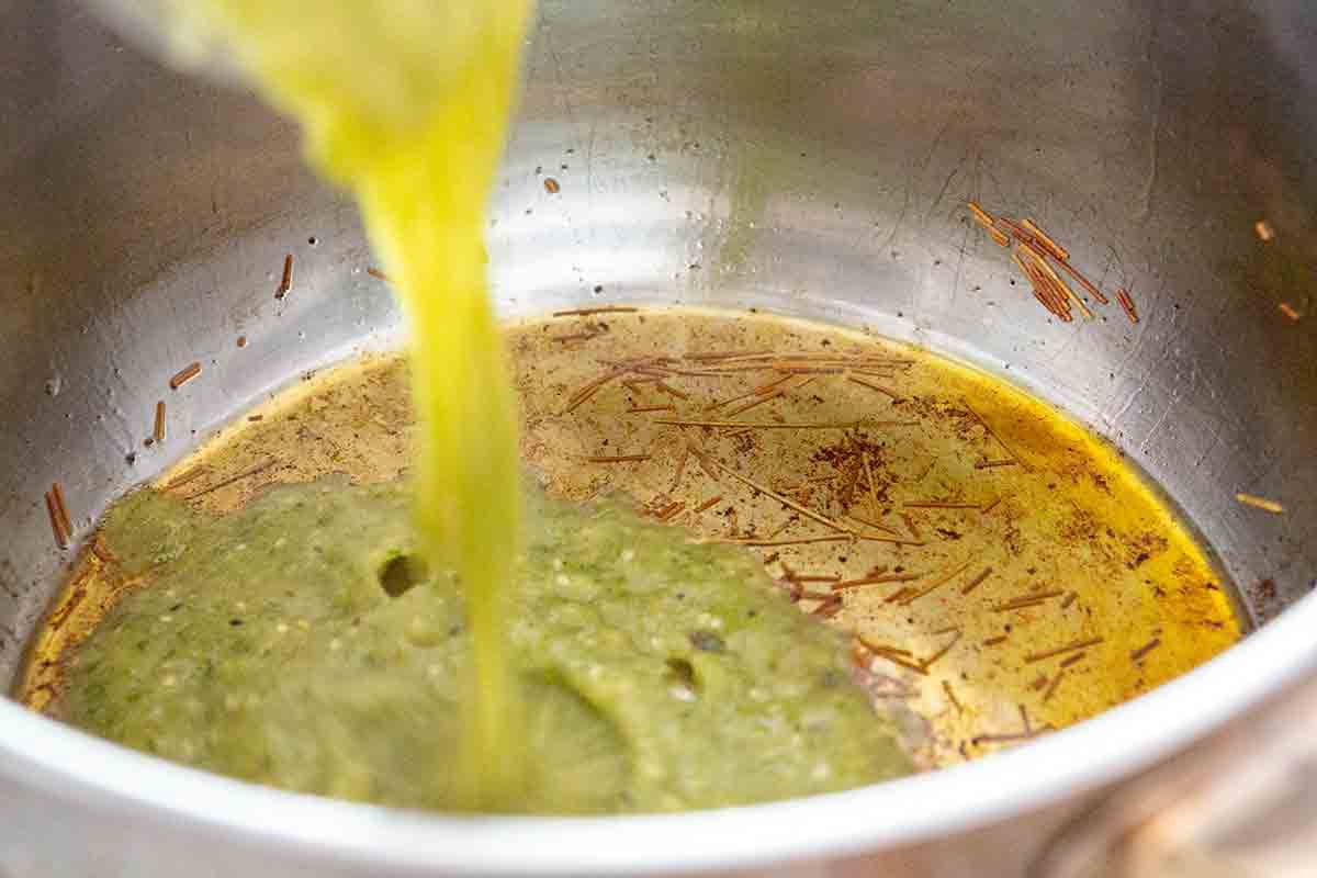 add tomatillo sauce to pot