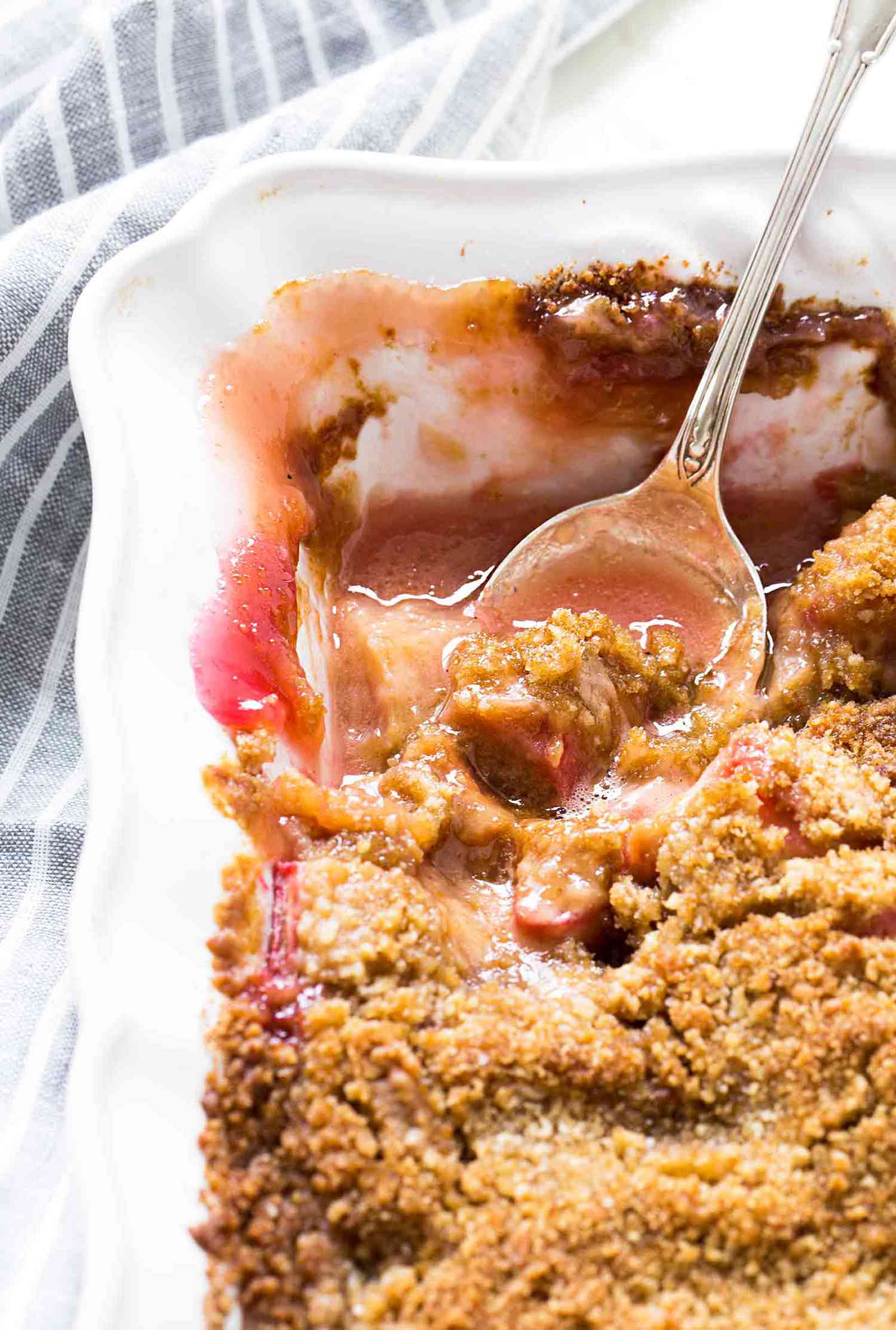 Rhubarb crumble