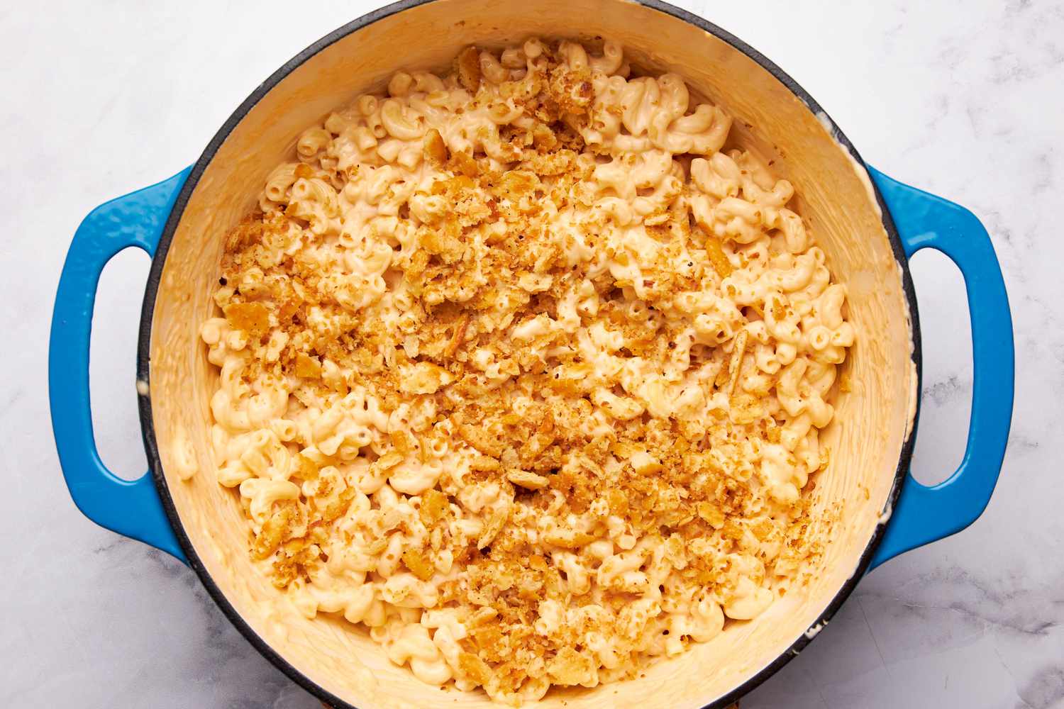 One pot mac and cheese topped with cracker topping